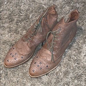 Like new Donald Pliner studded booties s 8 1/2